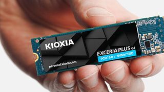 Die Experia Plus G4 von Kioxia erzielt als erst PCIe-Gen5-Consumer-SSD des Herstellers eine sequenzielle Lesegeschwindigkeit von bis zu 10.000 MB/s und bis zu 8.200 MB/s beim sequenziellen Schreiben. (Bild: Kioxia)