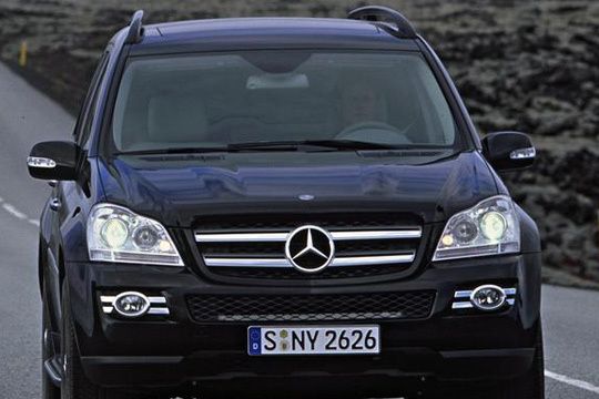 Ob sanftes Anfahren im Stadtverkehr, Kickdown beim Überholen auf der Landstraße oder gefühlvolles Schuckeln über Offroad-Pisten - die Abstimmung der Sieben-Stufen-Automatik ist perfekt. (Archiv: Vogel Business Media)