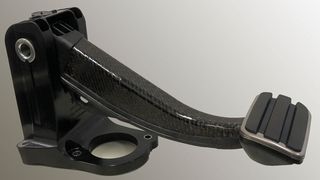Vollkunststoff-Bremspedal für einen batterieelektrischen Sportwagen mit einem Einleger aus dem endlosfaserverstärkten, thermoplastischen Verbundwerkstoff Tepex dynalite von LANXESS. (Lanxess)