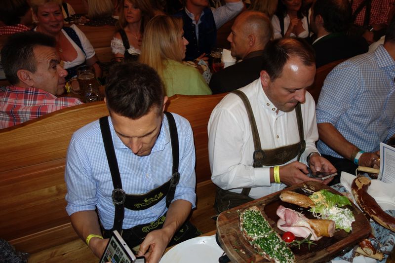 Immer am Arbeiten (l.) Stefan Mandl, WD und Sven Buchheim, bluechip. (Bild: IT-BUSINESS)