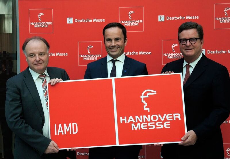 Dr. Gunther Kegel, Dr. Jochen Köckler und Christian H. Kienzle (v.l.) präsntieren die neue Leitmesse IAMD, die es ab 2018 auf der Hannover Messe geben wird. (Stefanie Michel)