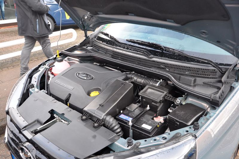 In der Motorisierung tut sich allerdings noch nicht viel. Der Vesta kommt mit dem 1,6-Liter-Benziner, der Standard ist bei Lada. (Grimm / »kfz-betrieb«)