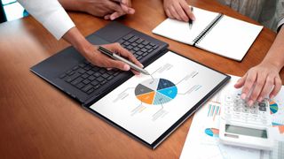 Mit High-End-Chromebooks wie dem CX9 drängen Google und Asus in den lukrativen Firmenmarkt. Der Stift gehört nicht zum Lieferumfang des 14-Zöllers. (Asus)