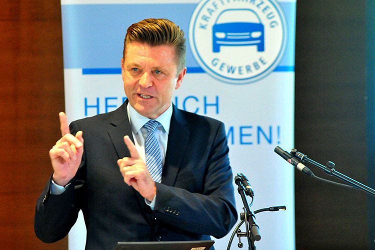 ZDK-Vizepräsident Wilhelm Hülsdonk wurde deutlich: „Die Digitalisierung ist auch ein stiller Angriff auf unsere bisherigen Geschäftsmodelle.“ (Zietz)