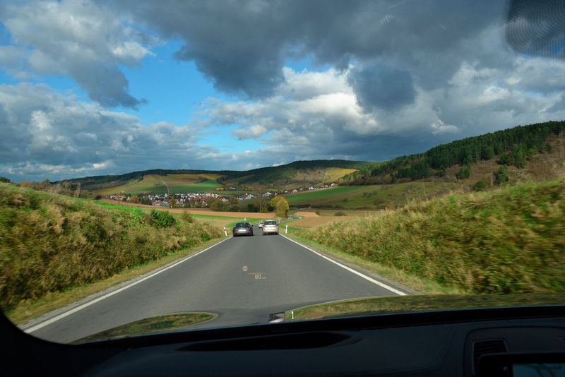 … muss man sich dennoch kein leichtsinniges Wettrennen mit dem Porsche-Panamera-Fahrer vor einem liefern.  (Michel / »kfz-betrieb«)