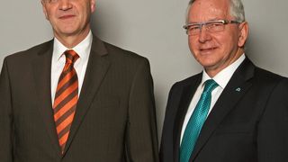 Frank Rückle (links) übernahm die Geschäftsführung der Firma Deutsche Metrohm GmbH & Co. KG. Er trat damit die Nachfolge von Dr. Hans-Jürgen Knabe (rechts) an. (Bild: Deutsche Metrohm)