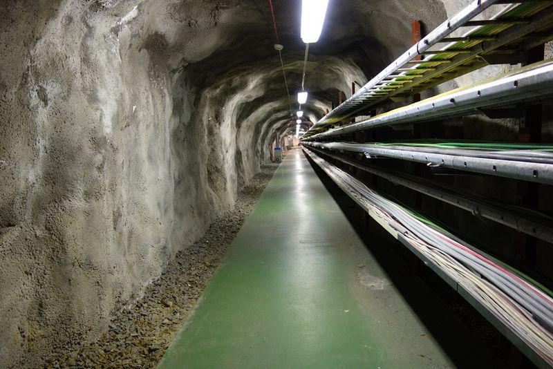 Abbildung 2: Der Tunnel führt in das Rechenzentrum von Wireless Car. (Bild: WirelessCar)