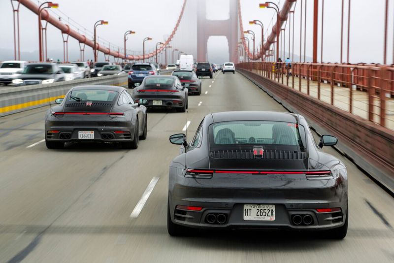 Auf dem Rückweg nach San Francisco erlaubt sich sogar Erprobungsleiter Ernst einen faszinierten Blick auf die Golden Gate Bridge. Ein bisschen Tourist ist er eben doch. (Bild: Porsche)