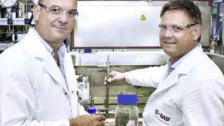 Die wissenschaftlichen Leiter des Bascat-Labors Prof. Dr. Matthias Drieß (TU Berlin, l.) und Dr. Frank Rosowski (BASF). (Bild: TU Berlin/PR/Jacek Ruta)