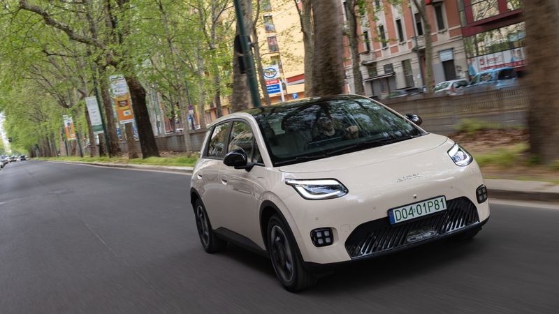 Chinesische Autohersteller expandieren global. Vor allem die Anbieter von E-Autos profitieren momentan von hohen Kraftstoffpreisen in Folge des Irankriegs.(Bild:  GAC)