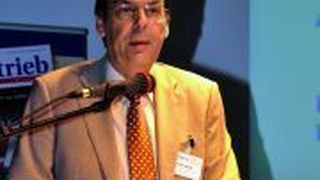 Der Geschäftsführer der Vogel Auto Medien, Ernst Haack, begrüßte die rund 120 Teilnehmer des Expertenmeetings Karosserie-Instandsetzung im Vogel Convention Center in Würzburg. (Archiv: Vogel Business Media)