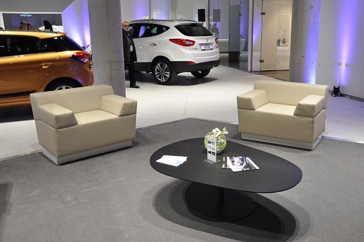 Verschiedene Lounges und Sitzecken laden zum Verweilen ein. (Foto: Wehner)