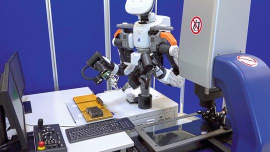 Eine vollautomatische Bestückung der Werth-Schaftdrehvorrichtung V Pro wurde in Zusammenarbeit mit der Rollomatic SA, Humanoid Power division unter Verwendung eines Roboters der Kawada Robotics Corp. realisiert. Eine vollautomatische Bestückung der Werth-Schaftdrehvorrichtung V Pro wurde in Zusammenarbeit mit der Rollomatic SA, Humanoid Power division unter Verwendung eines Roboters der Kawada Robotics Corp. realisiert.