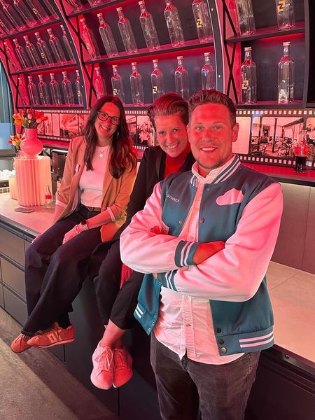 (v. l.) Monika Göckede (Sony), Michaela Hirsch (Global Mounts) und Sebastian Skrbek (TD Maverick) wissen noch nicht so recht, ob sie jetzt schon einen AI-Agenten wirklich benötigen? (Bild: Vogel IT-Medien GmbH)