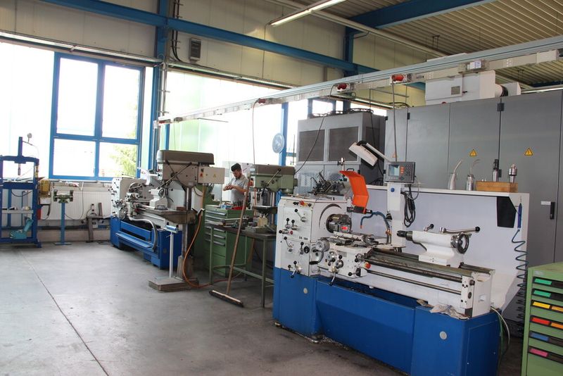 Impressionen aus der Produktion bei der SHL Automatisierungstechnik AG. (Bild: Itasse)