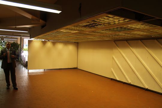 Jens Taubel vor der Fotowand für die Fahrzeugaufnahmen. Eine zweite ist in Planung. (Archiv: Vogel Business Media)