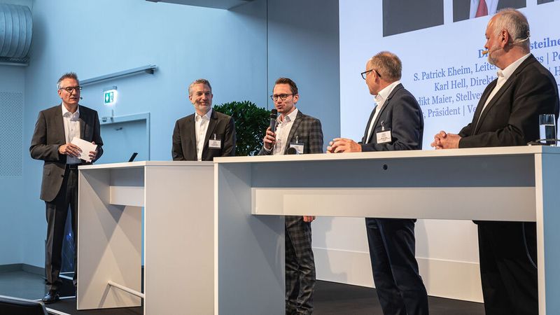 Zentales Thema war die Fahrzeugvernetzung und die neuen Geschäftsmodelle, die sich hieraus ergeben.  (Bild: Stefan Bausewein)