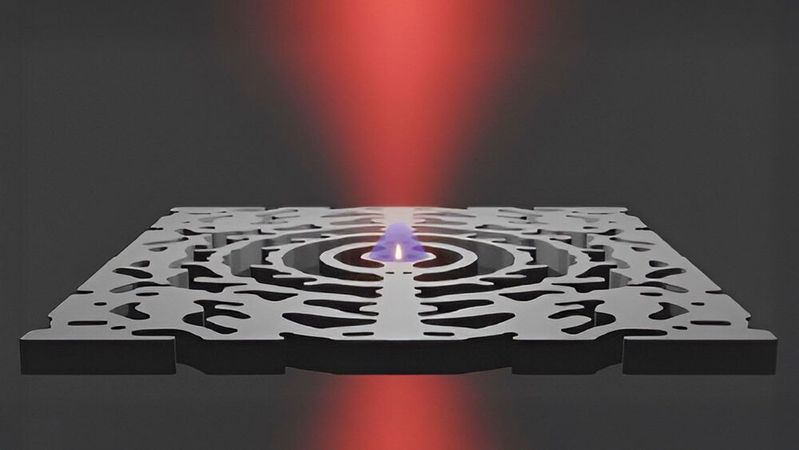 Forscher der DTU haben einen Nanolaser in einer Halbleitermembran entwickelt. Die Struktur konzentriert Ladungsträger und Lichtfeld auf einen kleinen Bereich (blau schattiert). Werden Daten auf Mikrochips mit Licht anstatt elektrischer Signale übertragen, lassen sich die Übertragungsgeschwindigkeit erhöhen und Energieverluste reduzieren. (Bild:  Yi Yu, DTU)