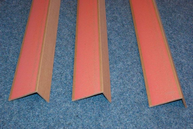 Der Schlüssel zur der erfolgreichen Produktpartnerschaft ist die erstmals gelungene maschinelle Beschichtung des Kantenschutzes aus Vollpappe mit Safetygrip. (Bild: Nordpack)