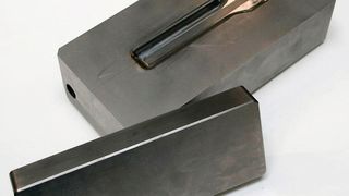 Ein Schmiedegesenk aus dem Forschungsprojekt Halbwarm DLC-2: Wissenschaftler aus Hannover und Braunschweig untersuchen, unter welchen Voraussetzungen Diamond-Like-Carbon-Schichten (DLC-Schichten) den größtmöglichen Verschleißschutz bieten. (IPH)