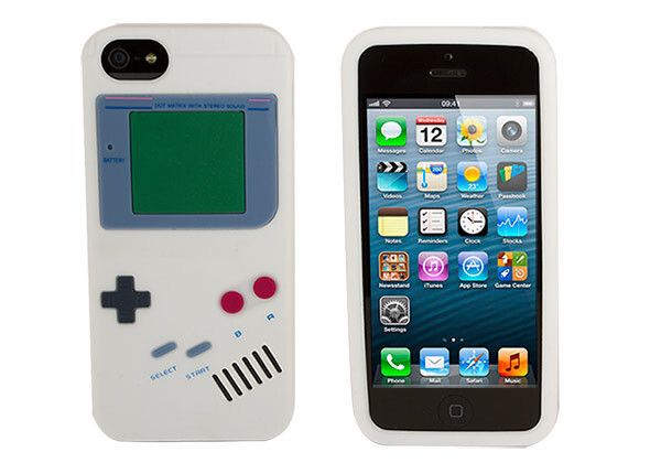 Mit den Hüllen von Rocketcases wird das iPhone optisch zum Retro-Gameboy. (Bild: Rocketcases)