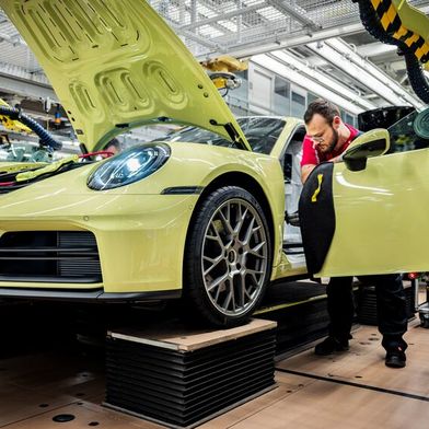 Porsche-Chef Oliver Blume hat weitere Sparpläne für den Sportwagenhersteller angekündigt. (Bild: Porsche)