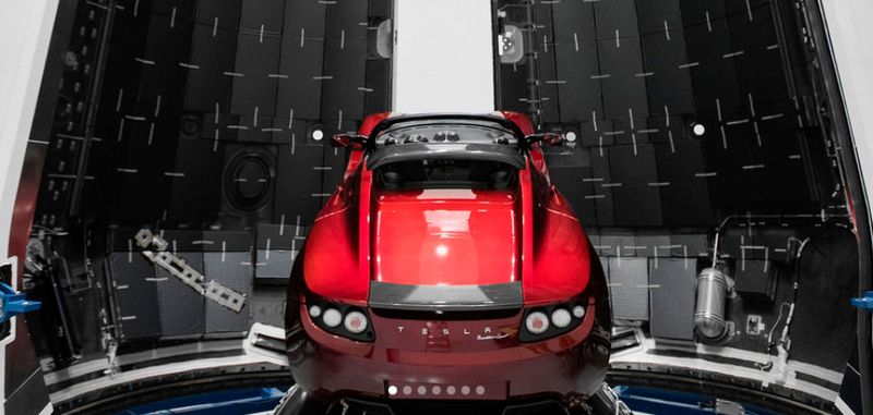 Bereit für die Reise zum Mars: der kirschrote Tesla Roadster des Space-X- und Tesla-Chefs Elon Musk.
