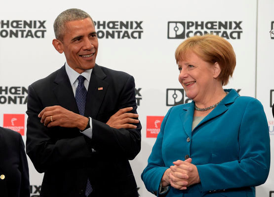 Merkel und Obama am Stand von PHOENIX CONTACT. (Bild: Deutsche Messe)