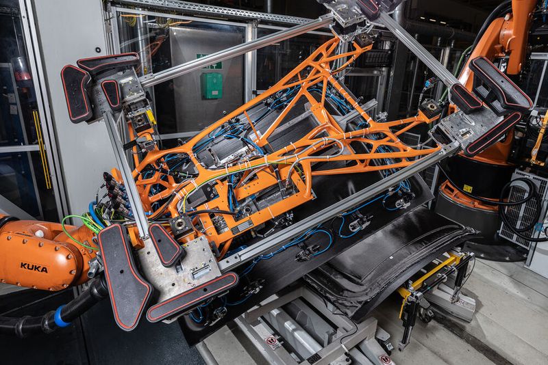 By integrating additive manufacturing into chassis and floor assembly processes, BMW is enabling lighter, faster, and more energy-efficient handling systems in its plants. (Source: Harry Zdera/ BMW Group)