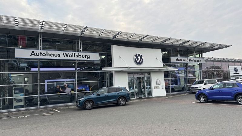 Das Autohaus Wolfsburg Hotz & Heitmann ist mit seiner selbst entwickelten Vertriebs- und Marketingplattform „Fastlane“ ein Gewinner des Automotive Business Awards 2025.(Bild:  Achter – VCG)