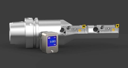 Die AMB 2024 nimmt Wohlhaupter zum Anlass, die Systeme ES-Bore und 3E Tech+ (im Vordergrund) vorzustellen. Mit ihrer Hilfe holten sich Zerspaner mehr Präzision in die Bohrungsherstellung. Zu sehen in Halle 1.(Bild:  Wohlhaupter)
