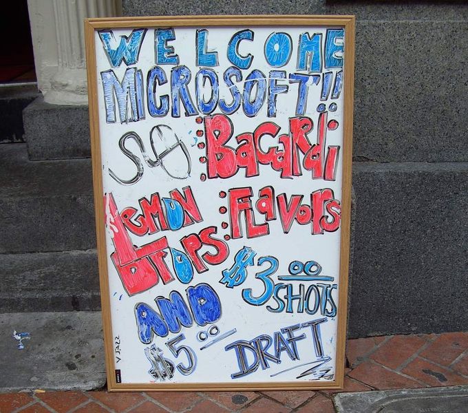 Eine Einladung an Microsoft-Kongressteilnehmer diese Bar zu besuchen. (Archiv: Vogel Business Media)