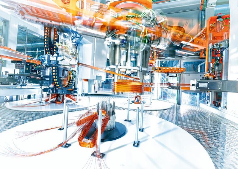 In Györ ist die Serienproduktion von Audi-Elektroantrieben offiziell gestartet. Auf 8500 Quadratmetern entstehen die Elektromotoren nach einem neuartigen Produktionskonzept, der modularen Montage.  (Audi AG)