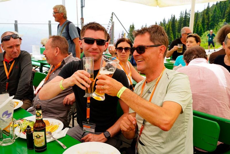 Nach dem Aufstieg schmeckt das Bier gleich doppelt so gut.  (Bild: Sysob )