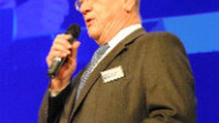 Joachim Möhrle, Handwerkskammerpräsident Baden-Württemberg, war Gast beim 25. Herbstforum der Kfz-Innung Region Stuttgart. (Foto: Baeuchle)