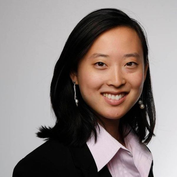 Melanie Zhang setzte sich während ihres Studiums als aktives Mitglied für die Wirtschaftschemiker der Universität Münster e.V (WUM) ein. Dort akquirierte sie Unternehmenspartner für das Wirtschaftschemikerforum und organisierte Workshops für den Austausch zwischen Unternehmenspartnern und Studierenden. (GDCh)