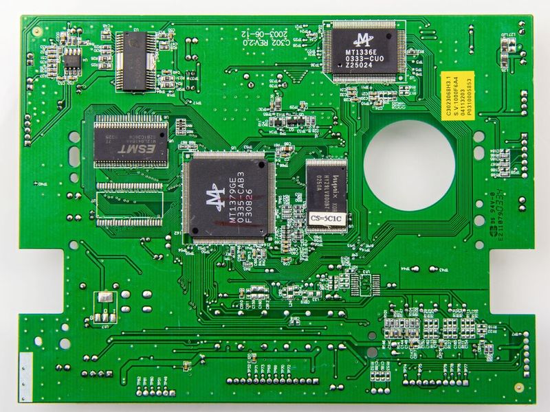 Kino für Zuhause: Die Leiterplatte eines DVD-Players. (Bild: SEG DVD 430 - Printed circuit board-4276 / Raimond Spekking / CC BY-SA / en.wikipedia.org)