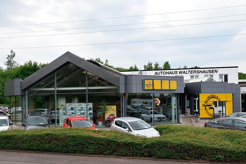 Schon seit 1958 ist der Betrieb in Waltershausen ansässig; nach der Wende kam der Opel-Vertrag. (Rosenow/»kfz-betrieb«)