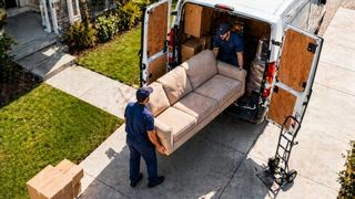 adobestock-2000494457-miss-lora-e-commerce-letzte-meile-logistik-999x562v1 (Bild: © Miss Lora/stock.adobe.com)