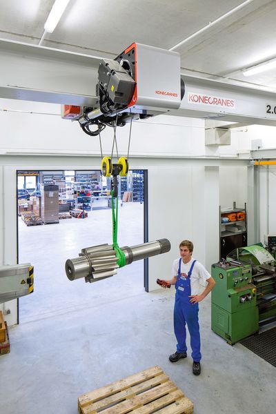 Die leicht bedienbare Mini-Joystick-Funksteuerung der CXT-Neo-Krane ermöglicht einen sicheren und schnellen Betrieb. (Bild: Konecranes)