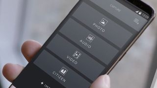 Über die Plattform Axon Citizen können Beweismittel u.a. direkt über das Smartphone an die Polizei gesendet werden. (Axon)