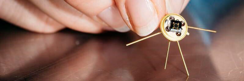 Die Thermosensoren des Leibniz-IPHT sollen die Oberflächentemperatur des Mars messen. Sie sind an Bord des Mars-Rovers Perseverance.(Bild:  Sven Döring/ Leibniz-IPHT)