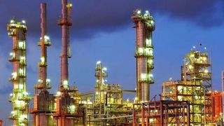 At the petrochemical complex in the Ruwais industrial area of Abu Dhabi, Borouge plans to more than double the current capacity of its facilities of 4.5 tonnes per year by 2030. (Deposit Photos )