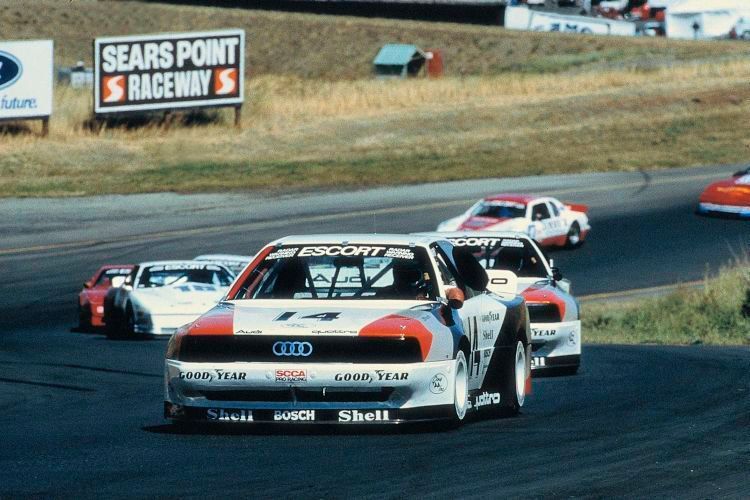 Den 200 quattro Trans-Am setzte Audi 1988 in der Trans-Am-Serie in den USA ein. Dank eines Turboladers, der mit 2,8 bar für richtig Druck sorgte, brachte es der Motor trotz nur 2,1 Litern Hubraum auf 375 kW/510 PS. Von den 13 Saisonrennen konnte Audi acht gewinnen. Aufgrund der Überlegenheit des 200 quattro Trans-Am wurde das Reglement zur Saison 1989 geändert: Allradantrieb wurde verboten, und es durften nur noch Fahrzeuge an den Start gehen, die von einem amerikanischen Motorfabrikat angetrieben wurden. (Audi AG)