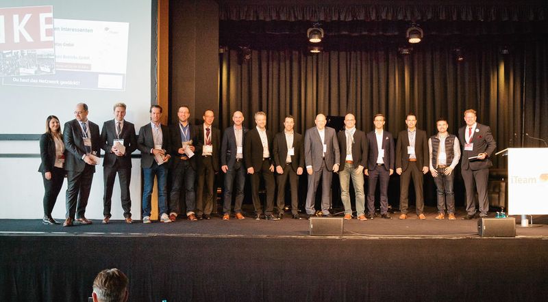 Die Neupartner seit dem 4. Mai 2017 und ihre „Empfehler“ (v. l.): Margarita Martens (iTeam), Olaf Pelzer(Comp4U EDV-Anlagen GmbH), Carsten Bartsch (LIQUITCOM IT-Solutions), Dominic Sander (SANDER informationssysteme GmbH), Thorsten Dampf (dampf.it GmbH), Jens Harder (NETplus GmbH), Stefan Backauf (Backauf Computer GmbH), Meik Romberg (coretress GmbH), André Schiller (coretress GmbH), Andreas Schober (aconitas GmbH), Kristian Mansfeld (zebes AG), Tobias & Karsten Münch (Münch Gesellschaft für IT-Solutions mbH), Markus Funk (CyCOM Computer GmbH ) und Georg Schiedel (iTeam). (Astrid Piethan)