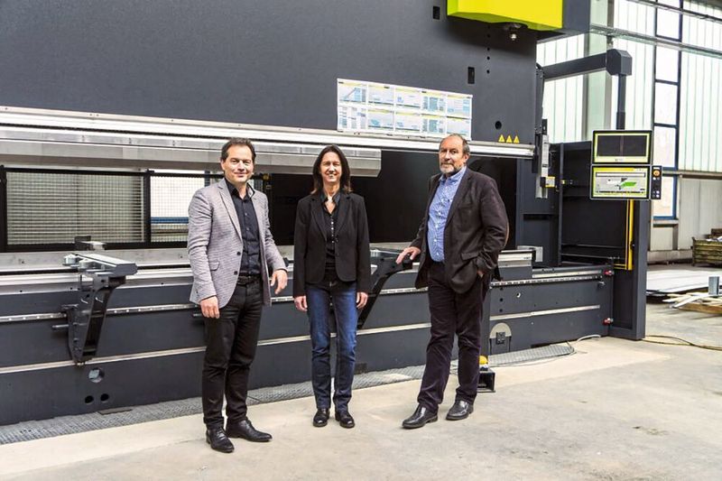 Sie sind von der Qualität der H-Brake überzeugt: (v.l.n.r.) Ronald Mille, Sales Manager Safan Darley B.V., Nicole Römer, geschäftsführende Gesellschafterin von Bässler und Klaus Albrecht, Albrecht Werkzeugmaschinen-Handel. (Safan-Darley)