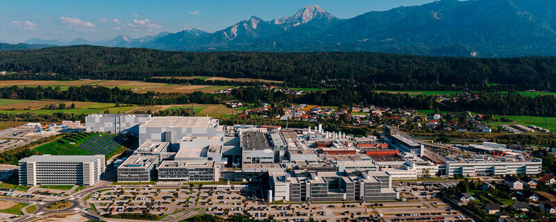 Alpen im Blick: Infineons neue Fabrik für Leistungshalbleiter steht im österreichischen Villach – und soll für einen Umsatz von bis zu zwei Milliarden Euro gut sein. 