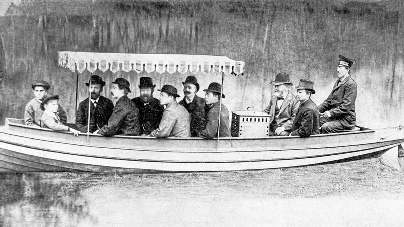 1888 begann die Serienfertigung von Motorbooten bei Daimler. Dazu errichtete das junge Unternehmen eine eigene Werft in Bad Cannstatt (Seilerwasen). Die Rümpfe werden allerdings von Bootsbauern zugeliefert, Daimler montiert Motoren und Antriebsanlage. (Bild: Mercedes-Benz)