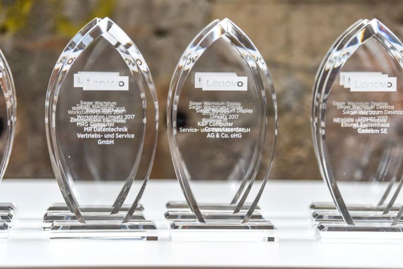 Die Awards für die Partner warten auf ihre Gewinner. (Juergen Haas / Lenovo)