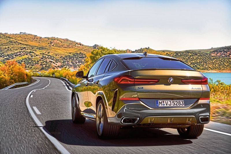 ... in 4,3 Sekunden aus dem Stand auf Tempo 100 sprinten.  (BMW)